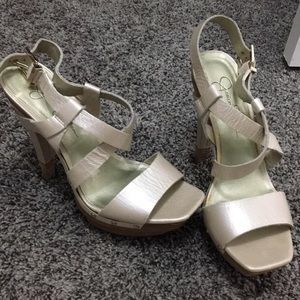 Jessica Simpson beige gold heels 8